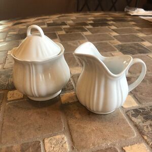 White Ceramic Creamer and Sugar Set Verdici Design